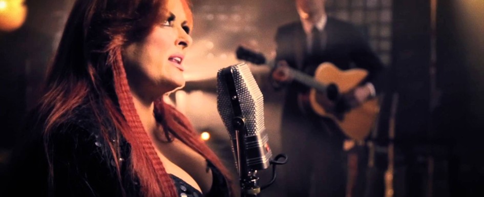 Wynonna & The Big Noise – “Things That I Lean On”